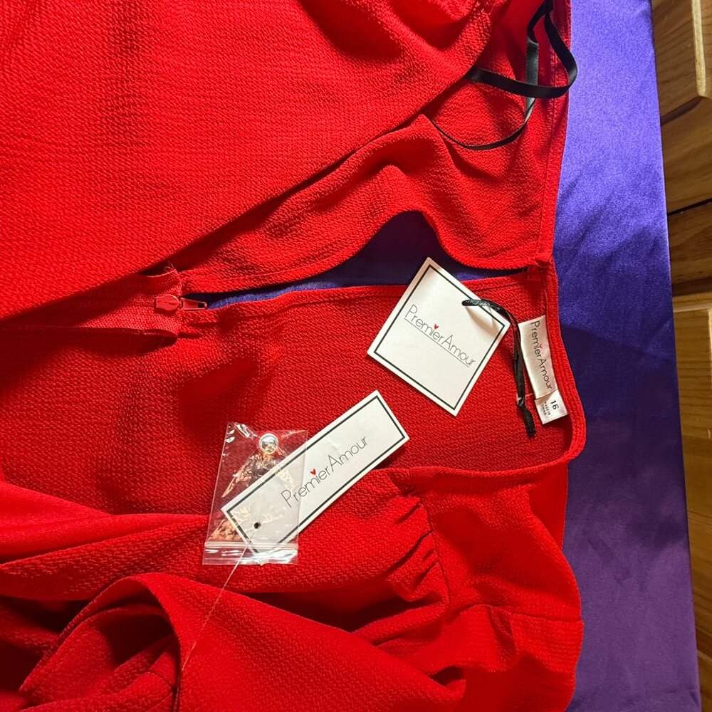 New πPremier Amour Feminine & Romantic Fire Red Romper with Pockets - Picture 14 of 16